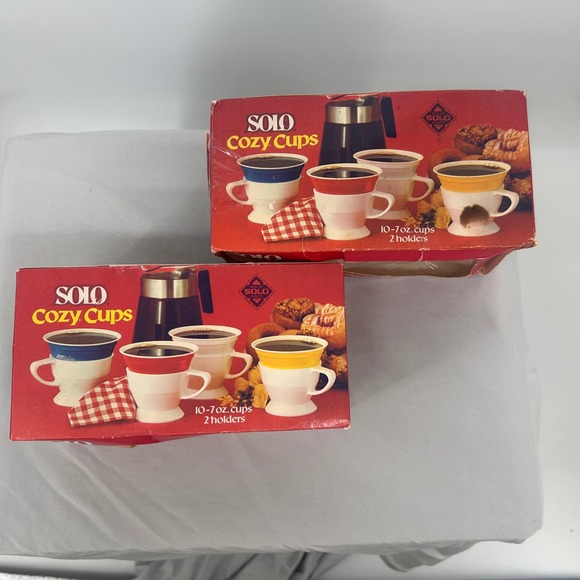 Vintage SOLO Cozy Cups (2) Starter Packs 10-oz Plastic Cups with Holders - Picture 1 of 6